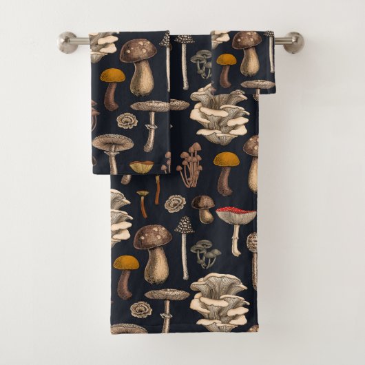 Wild Mushrooms on graphite black Bad Handdoek (Insitu)