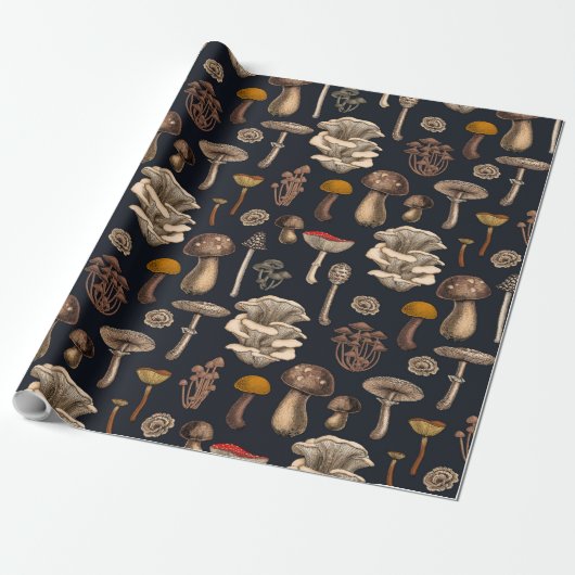 Wild Mushrooms on graphite black Cadeaupapier (Uitgerold)
