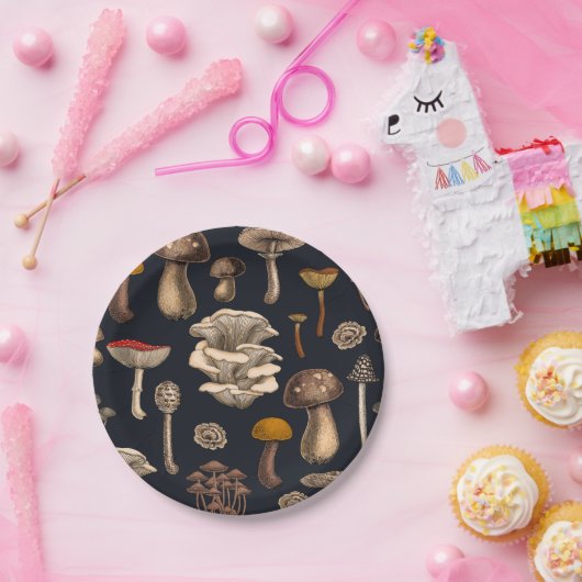 Wild Mushrooms on graphite black Papieren Bordje (Feest)