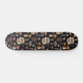 Wild Mushrooms on graphite black Persoonlijk Skateboard (Horizontaal)