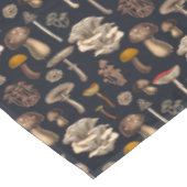 Wild Mushrooms on graphite black Tafelkleed (Gekanteld)