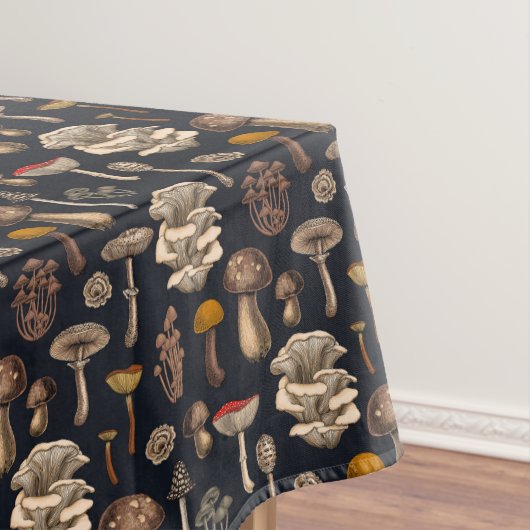 Wild Mushrooms on graphite black Tafelkleed (Voorbeeld)