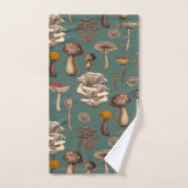 Wild Mushrooms on pine green Bad Handdoek (Handdoek)