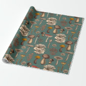 Wild Mushrooms on pine green Cadeaupapier (Uitgerold)