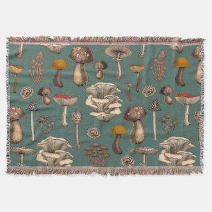 Wild Mushrooms on pine green Deken