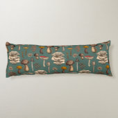 Wild Mushrooms on pine green Lichaamskussen (Achterkant)