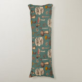 Wild Mushrooms on pine green Lichaamskussen (Voorkant Verticaal)