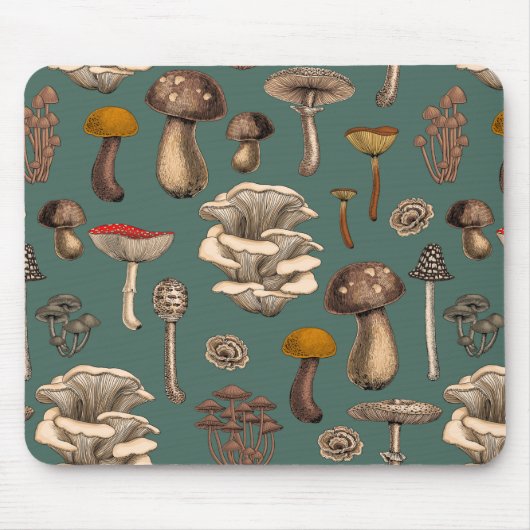 Wild Mushrooms on pine green Muismat (Voorkant)