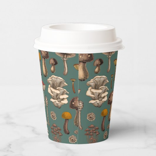 Wild Mushrooms on pine green Papieren Bekers (Rechts)