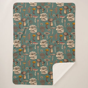 Wild Mushrooms on pine green Sherpa Deken