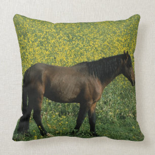 Wild Mustang Horse in Flowers Kussen