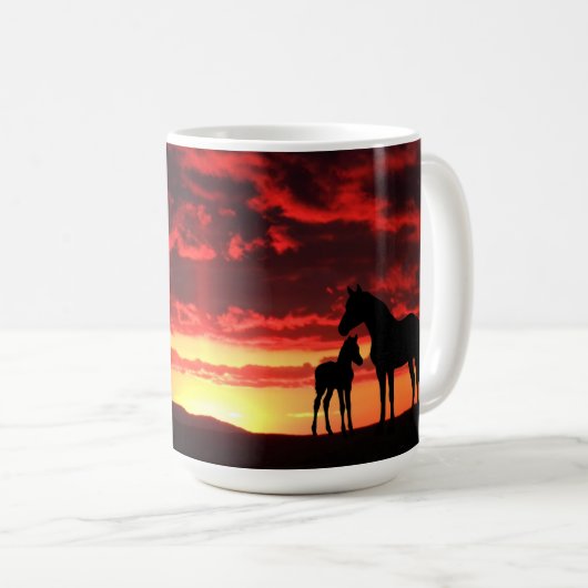 Wild Mustang Mare en Foal Coffee Mok (Voorkant rechts)