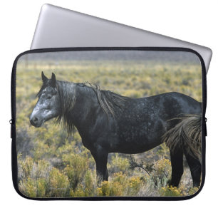 Wild Mustang Paard in de woestijn Laptop Sleeve