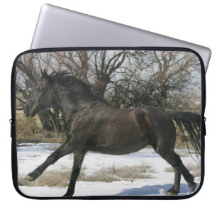 Wild Mustang Paard in sneeuw 2 Laptop Sleeve