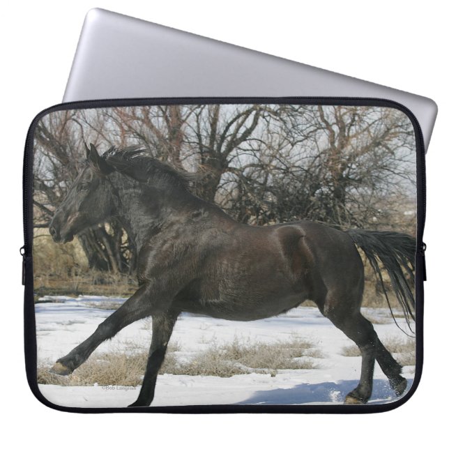 Wild Mustang Paard in sneeuw 2 Laptop Sleeve (Voorkant)