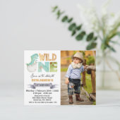 Wild One Dinosaur 1st Birthday Fotouitnodiging Briefkaart (Staand voorkant)