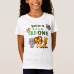 Wild One First Birthday Oerwoud Safari Sister Zoo T-shirt<br><div class="desc">Zuster van de wilde. Is je kleine jongen of meisje die er een draait? Dit Wild One-ontwerp is perfect voor hun eerste verjaardag om hun zus haar opwinding te laten shows voor haar zusje. Het thema safari van het oerwoud kenmerkt een cartoon geïllustreerd aap,  luiaard,  olifant,  leeuw,  en giraf!</div>