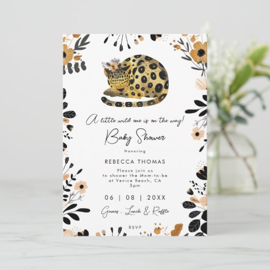 Wild One Leopard Bloemen baby shower Uitnodiging (Staand voorkant)