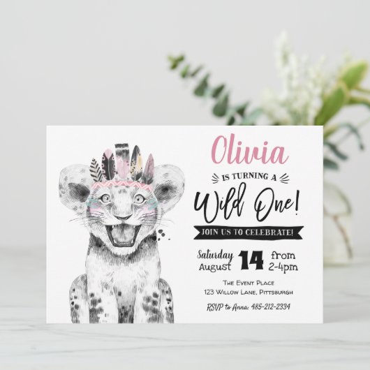 Wild One Lion | Meisje 1e Verjaardag uitnodiging (Staand voorkant)