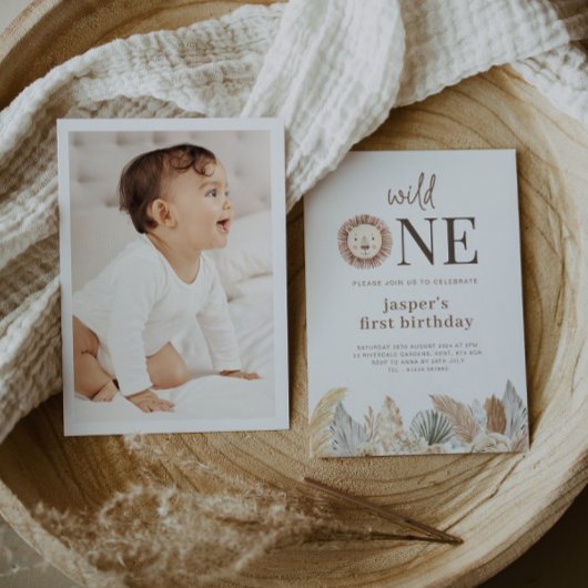 Wild One Neutral Leaves Birthday Invitation Foto Kaart