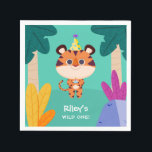 Wild One Oerwoud Tiger Servet<br><div class="desc">Een schattige tijger in het oerwoud houdt een cupcake op deze schattige servetten van Wild One-verjaardagsfeestjes. Punten in onze winkel koppelen.</div>