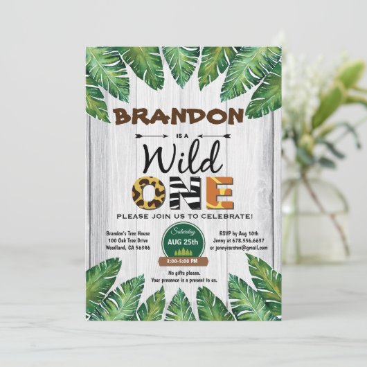 Wild One verjaardagsuitnodiging. Jongen oerwoud Kaart (Staand voorkant)