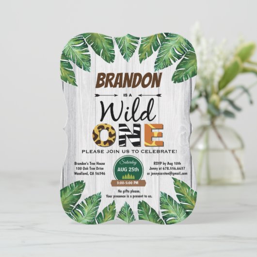 Wild One verjaardagsuitnodiging. Jongen oerwoud Kaart (Staand voorkant)