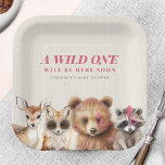 Wild One Woodland Animals Baby shower Papieren Bordje<br><div class="desc">Wild one rock n roll / muziekfestival geïnspireerd bos baby shower thema met beer welp met roze vacht en roze bliksemschicht over één oog,  wasbeer met roze mohawk en hart over één oog,  vos met madeliefje en herten fawn met roze vlekken.</div>