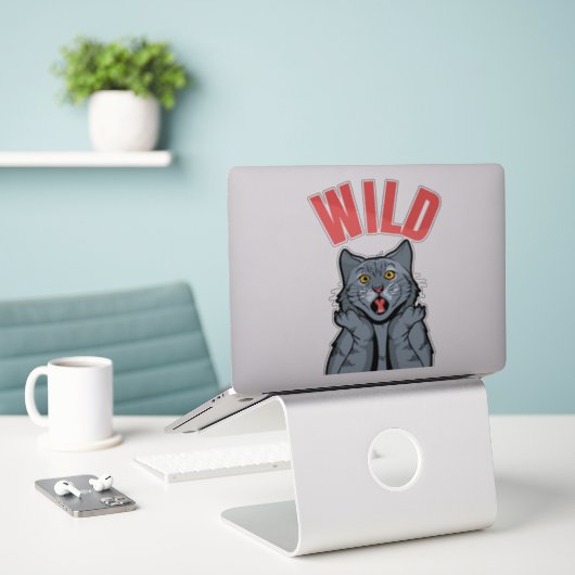 Wild... Ontdek de vele vormen van de kat Sticker (Laptop op bureau)