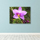 Wild Orchid Paarse Tropische Bloem Canvas Afdruk (Insitu (Houten vloer))