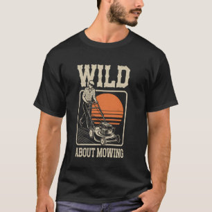 Wild over het maaien van grappige gazon maaien gra t-shirt