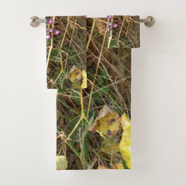 Wild Porcelain Berry Vine In Nature Towel Bad Handdoek