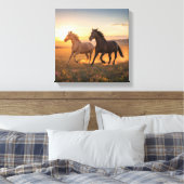 Wild Prairie Run – Horses at Sunset Wall Art Canvas Afdruk (Insitu (Slaapkamer))