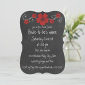 Wild Red Roses Chalkboard Bridal Shower Invitation Kaart (Staand voorkant)