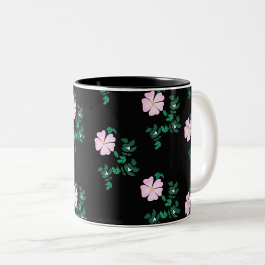 Wild Roos - Floral Pattern on Black Background Tweekleurige Koffiemok (Voorkant rechts)
