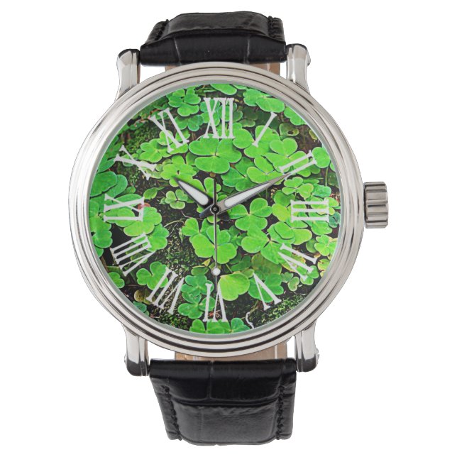 Wild Shamrock Green Gepersonaliseerde St. Patrick' Horloge (Voorkant)