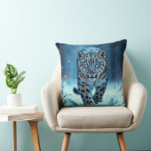 Wild sneeuwluipaard wandelen vorst betoverd bos kussen (Stoel)