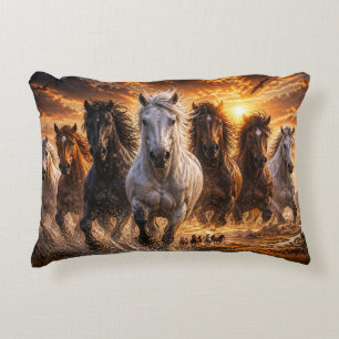 Wild Spirit Stampede – Majestueuze Rennende Paarde Accent Kussen