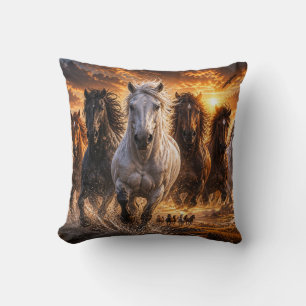Wild Spirit Stampede – Majestueuze Rennende Paarde Kussen