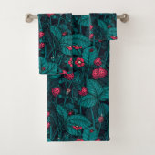 Wild strawberries, red and blue bad handdoek (Insitu)