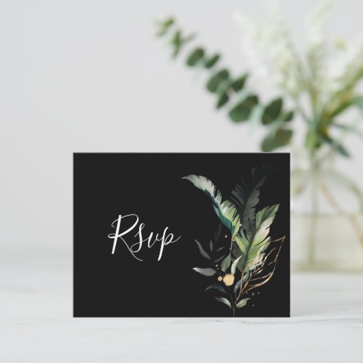 Wild Tropical Foliage Bruiloft Zwart RSVP Uitnodig Uitnodiging Briefkaart (Staand voorkant)