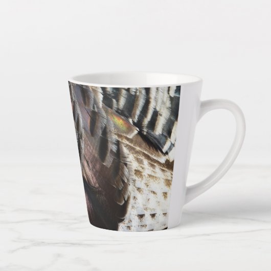 Wild Turkey Feathers I Abstract Natuur Design Latte Mok (Rechts)