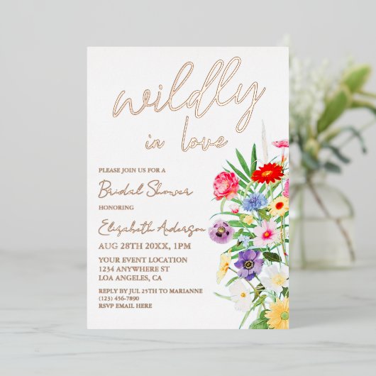Wild Verliefd Bruidsfeest Folie Uitnodiging (Staand Voorkant)