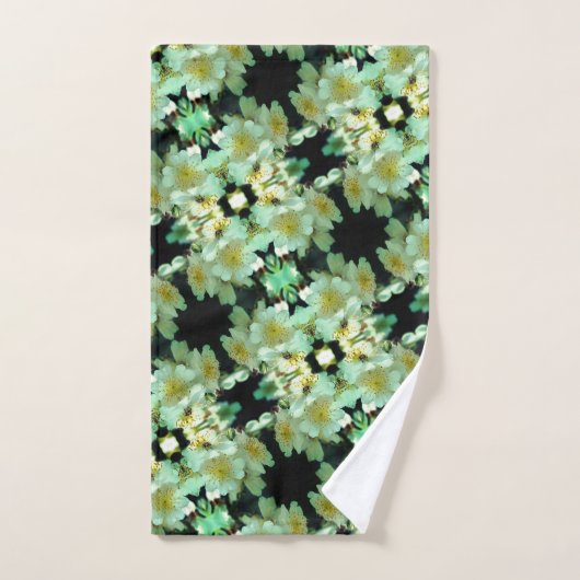 Wild White Rambling Rozen Floral Pattern Bad Handdoek (Handdoek)