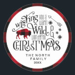 Wild Wonderful Christmas Red & White Buffalo ID604 Ronde Sticker<br><div class="desc">Dit prachtige Kerst sticker heeft een geruite buffelmotief in rood en zwart met daarbovenop een wit label en een optioneel tekstontwerp van 'Wishing you a Warm, Wild, Wonderful Christmas'. Met een meegeleverde sjabloon kunt u eenvoudig jouw namen of andere tekst toevoegen. Zoek ID604 om alle coördinerende producten voor dit ontwerp...</div>