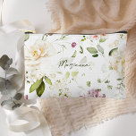 Wildbloem Bloemen Cosmetische/Accessoire Make-up B Etui<br><div class="desc">Deze moderne,  stijlvolle cosmetische & toilettas is voorzien van een handgeschreven typografie naamschrift tegen een prachtig wildflower tuinpatroon. Het perfecte cadeau voor vele gelegenheden,  waaronder bruidsmeisjes geschenken,  verjaardagen,  reisgeschenken,  en meer.</div>