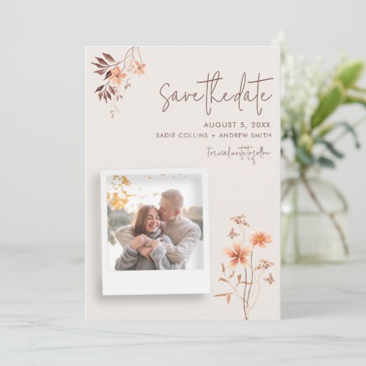 Wildbloem rustieke outdoor boho bruiloft save the date (Staand voorkant)