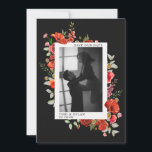 Wildbloemen Donkere bruiloft foto sparen de datum Save The Date<br><div class="desc">Botanisch huwelijksmonogram met groen en wilde bloemen,  inclusief poppies en madeliefjes met donkergrijze achtergrond. Personaliseer met uw foto en tekst.</div>