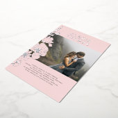 Wildbloemen Elegante moderne roze bruiloft foto Folie Uitnodiging (Gedraaid)