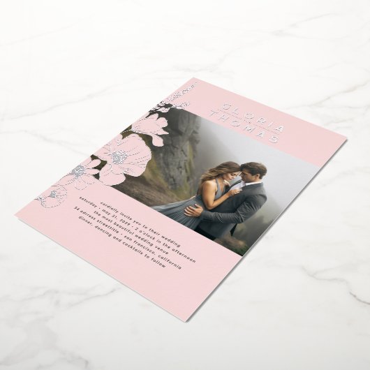 Wildbloemen Elegante moderne roze bruiloft foto Folie Uitnodiging (Gedraaid)